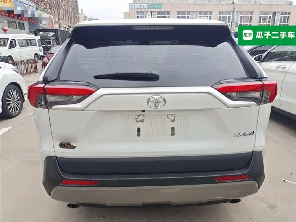 Toyota RAV4 Rongfang 2023 2.0L CVT 2WD 20th Anniversary Platinum Edition фото 6