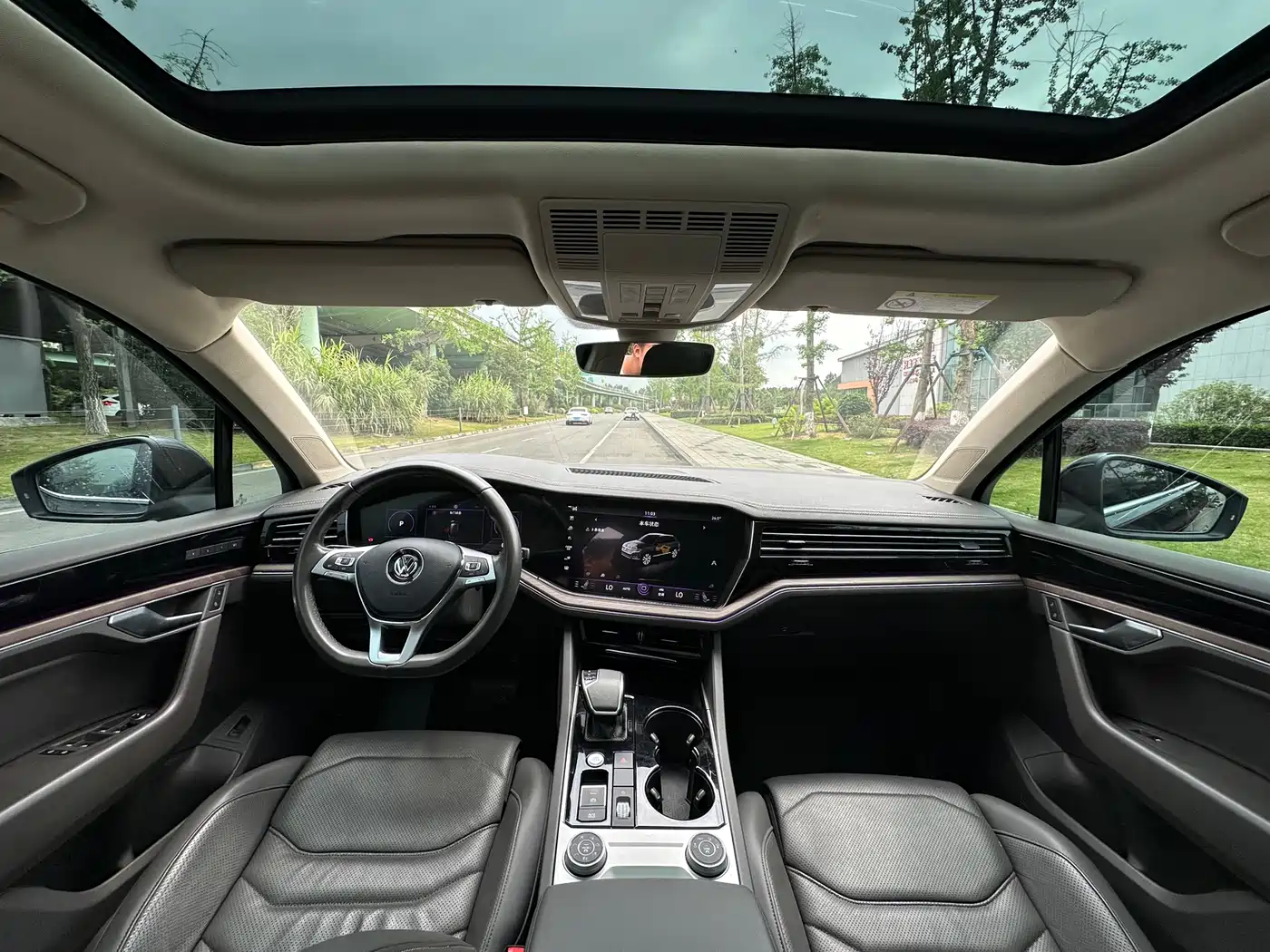 Volkswagen Touareg 2019 3.0TSI Sharp Edge Edition China VI фото 17