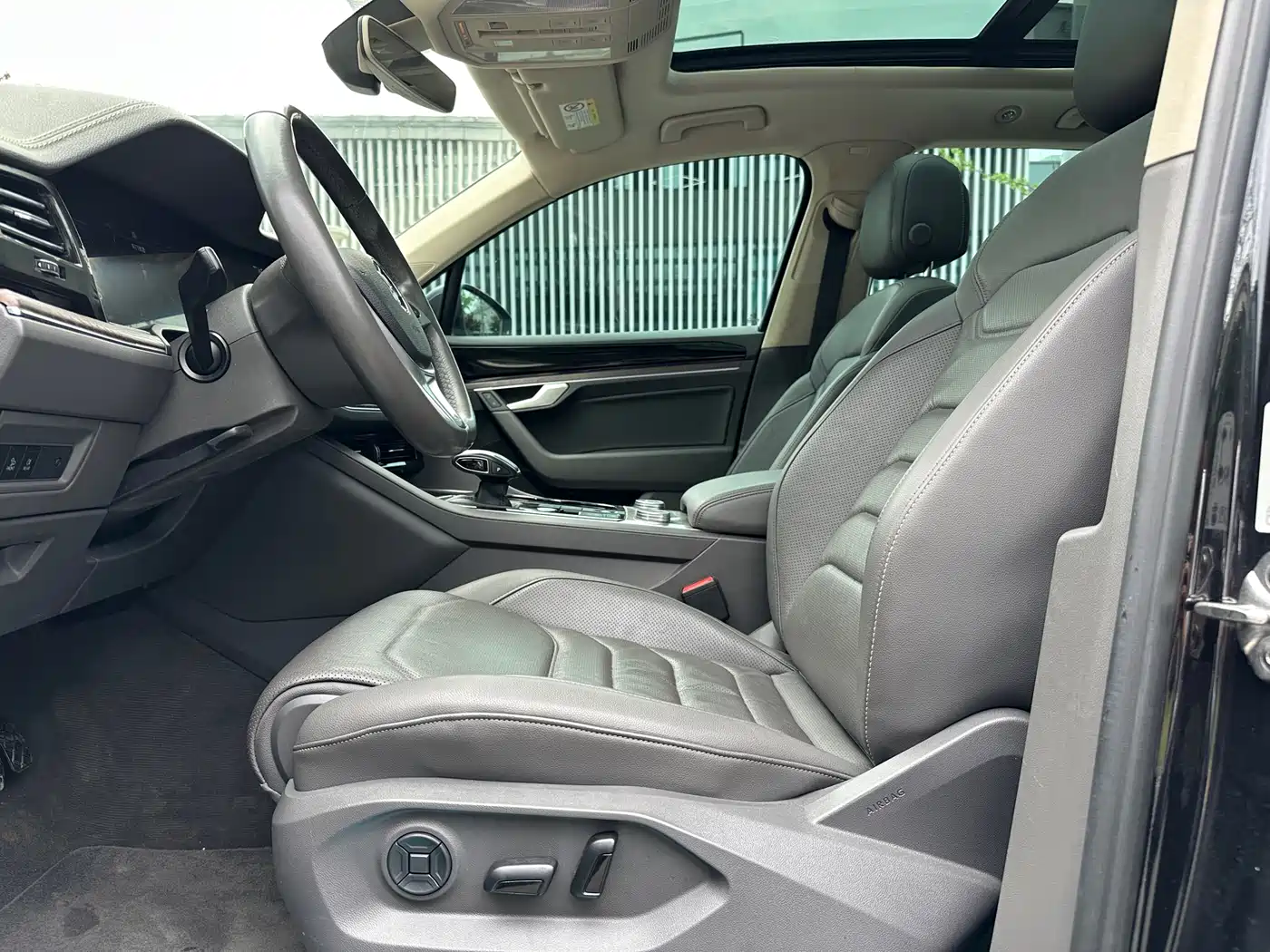 Volkswagen Touareg 2019 3.0TSI Sharp Edge Edition China VI фото 10