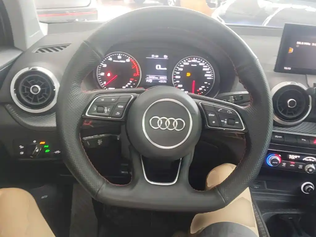 Audi Q2L 2024 2023 35TFSI Fashion Sport