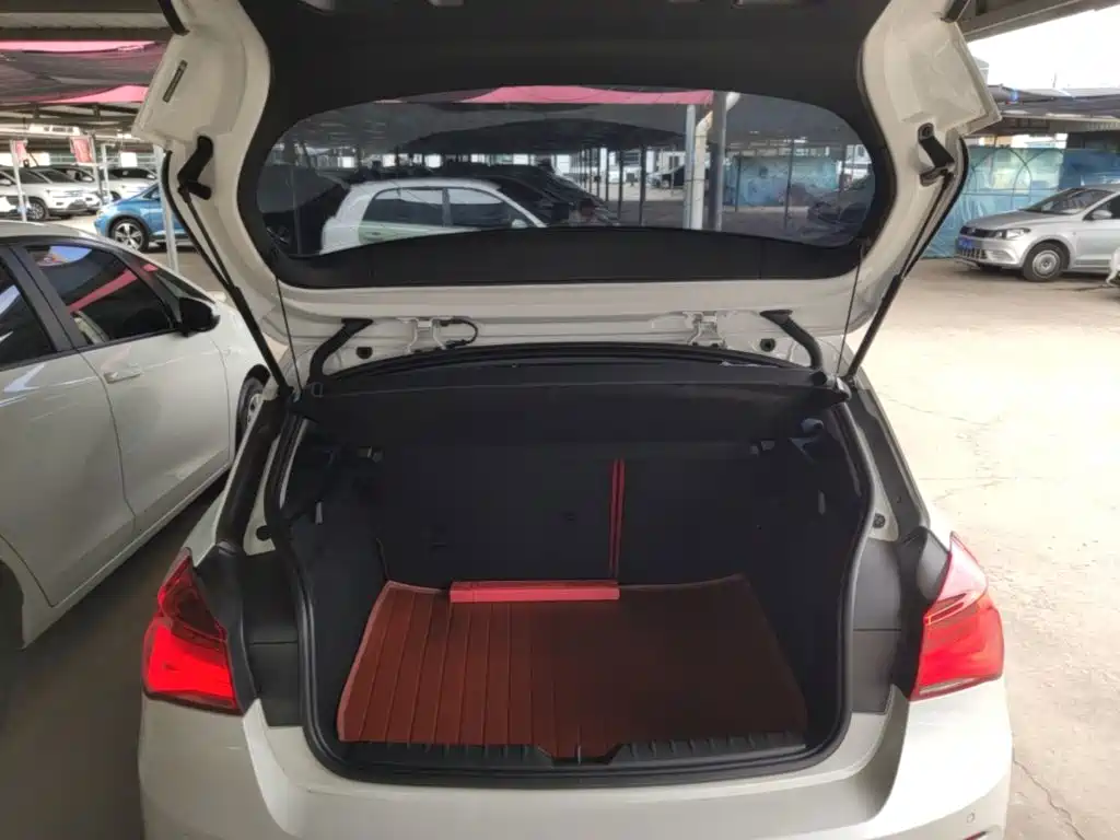 Фото 19 - BMW 1 Series (Import)