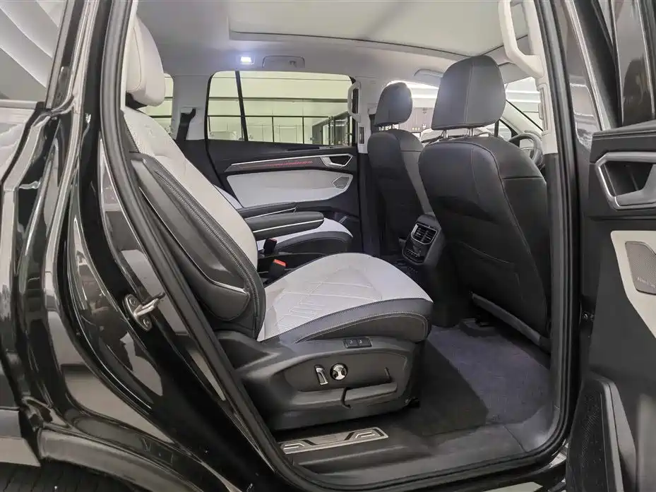 Volkswagen Talagon 2025 450TSI R-Line 6-Seater фото 13