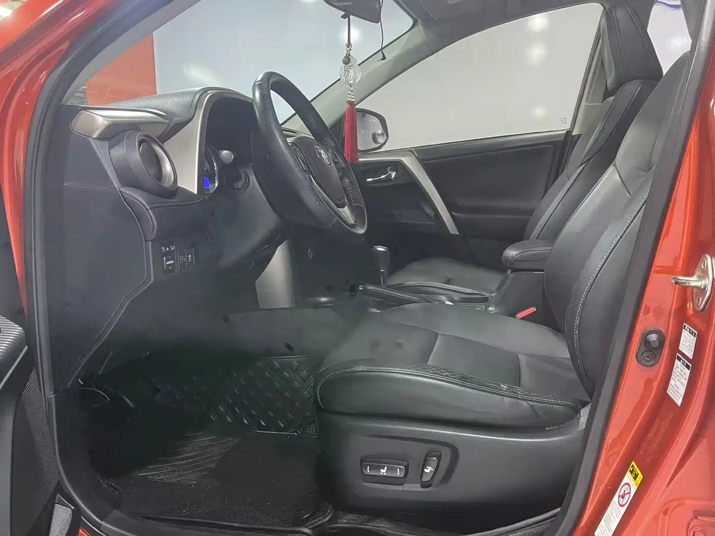 Photo 4 - Toyota RAV4