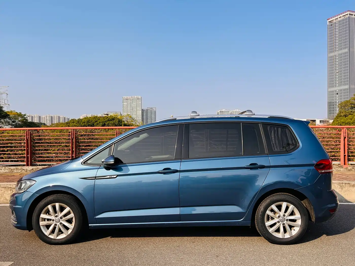 Volkswagen Touran 2018 Touran L 280TSI DSG Comfort Edition 7-seater China VI фото 17
