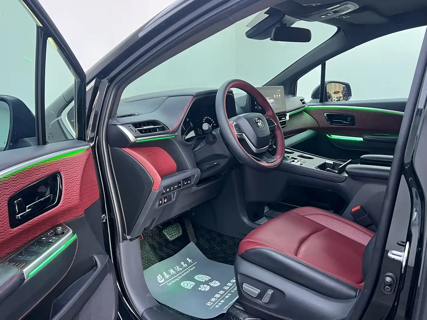 Toyota Sienna 2024 2.5L Hybrid Ultimate Premium Edition фото 8