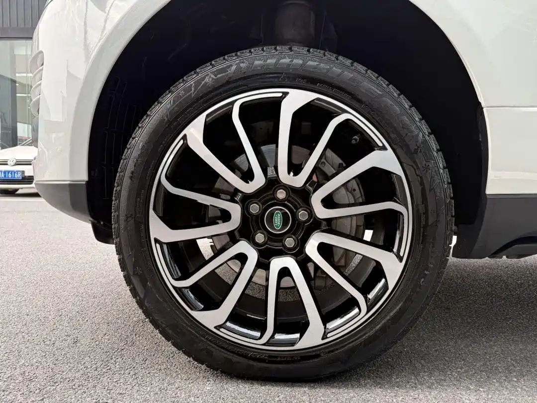 Land Rover Range Rover 2022 3.0 L6 360PS Heritage Edition фото 13