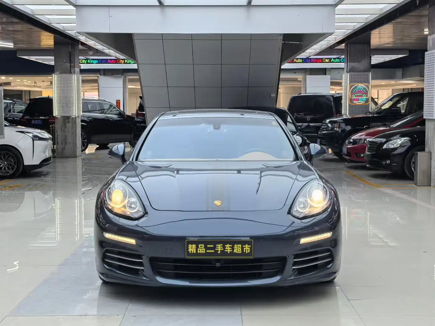 Photo 1 - Porsche Panamera