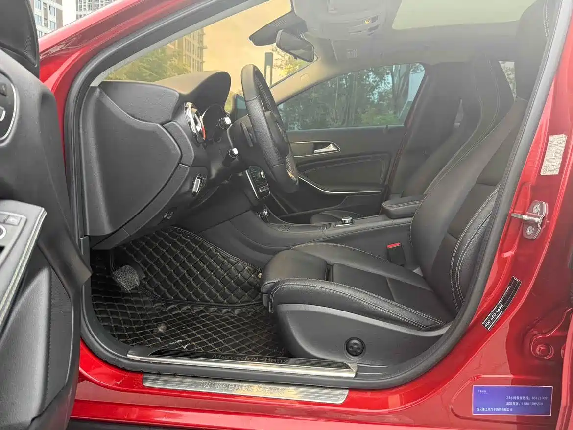 Mercedes-Benz GLA 2018 GLA 200 Dynamic фото 6