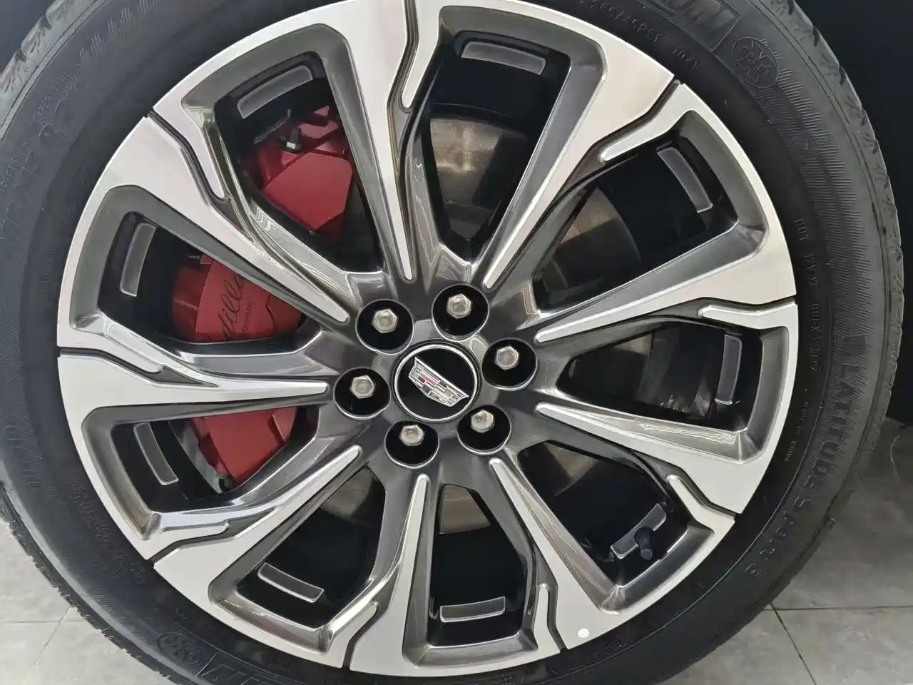 Фото 5 - Cadillac XT5