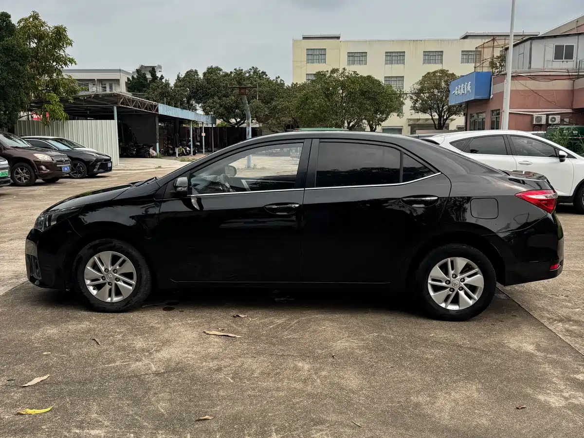 Toyota Corolla 2014 1.6L CVT GL фото 6
