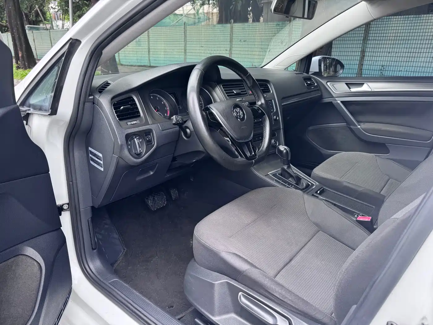 Photo 11 - Volkswagen Golf