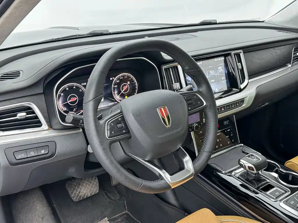 Фото 12 - Hongqi HS7