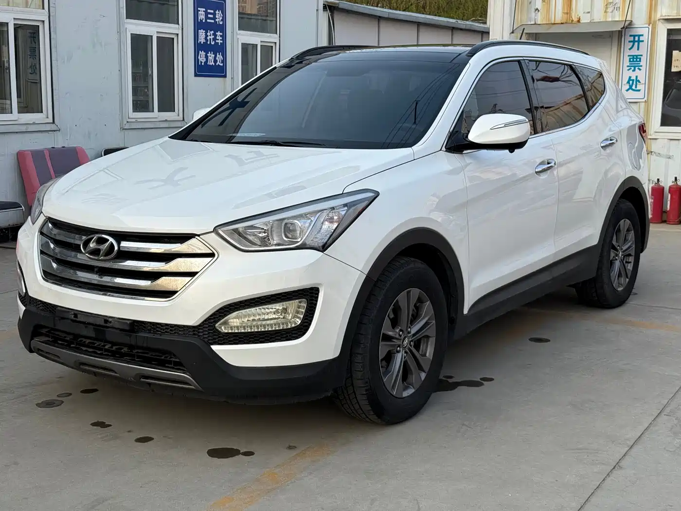 Hyundai Santa Fe 2013 Facelift 2.4L Automatic 4WD Smart