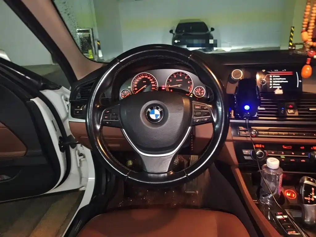 صورة 6 - BMW 5 Series