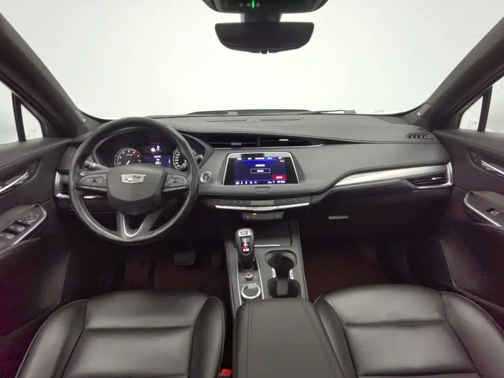 Photo 5 - Cadillac XT4
