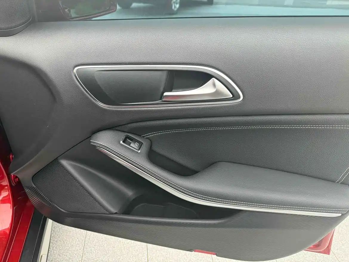 Mercedes-Benz GLA 2018 GLA 200 Dynamic фото 15