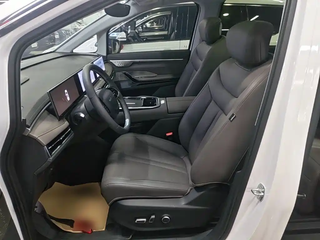 SAIC Maxus Maxus G70 2024 2024 Model 2.0T Automatic Flagship 7-Seater