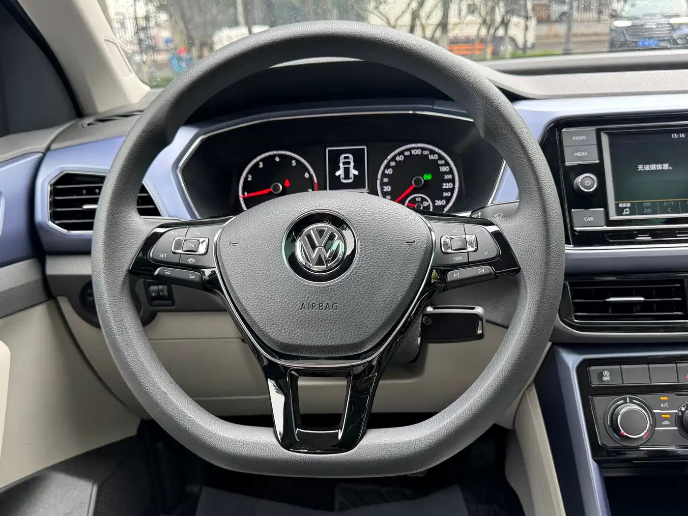 Volkswagen T-Cross 2019 1.5L Automatic Comfort Edition фото 17