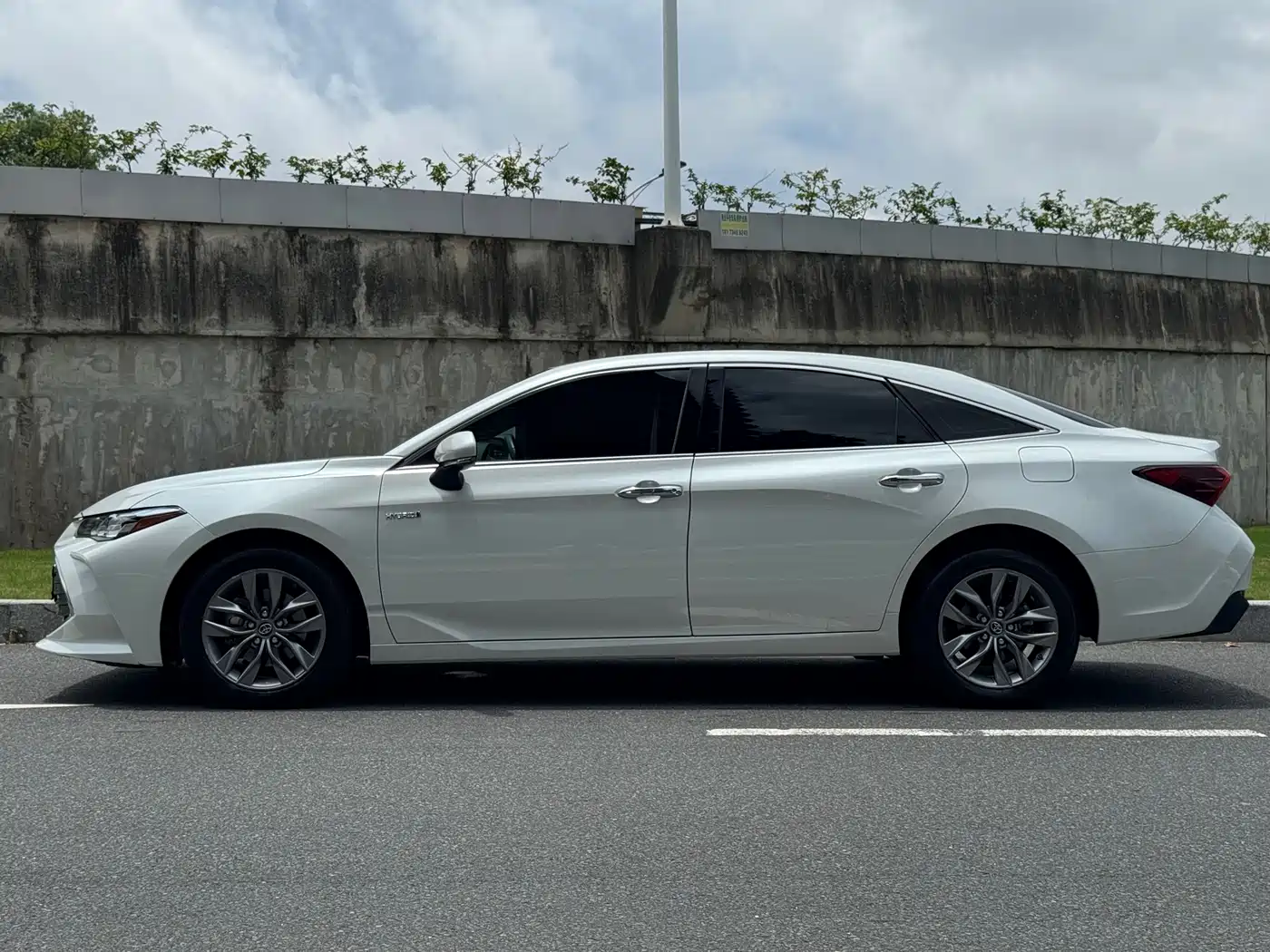 Toyota Avalon 2019 Hybrid 2.5L Luxury Edition China V фото 5