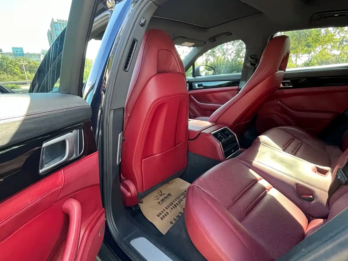 Фото 5 - Porsche Panamera
