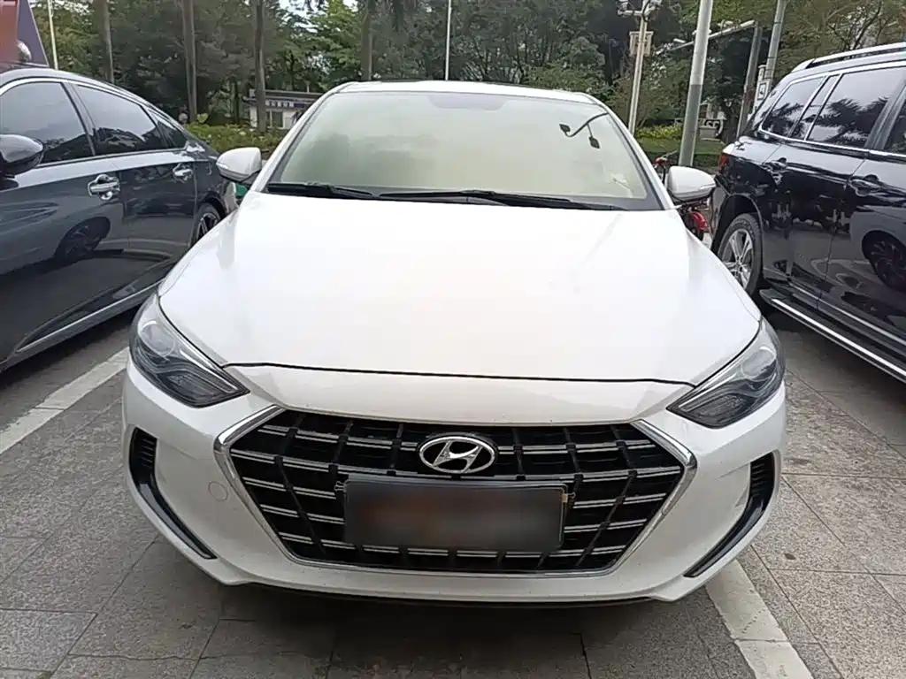 Hyundai Elantra 2020 1.5L CVT Smart Style·Elite фото 3