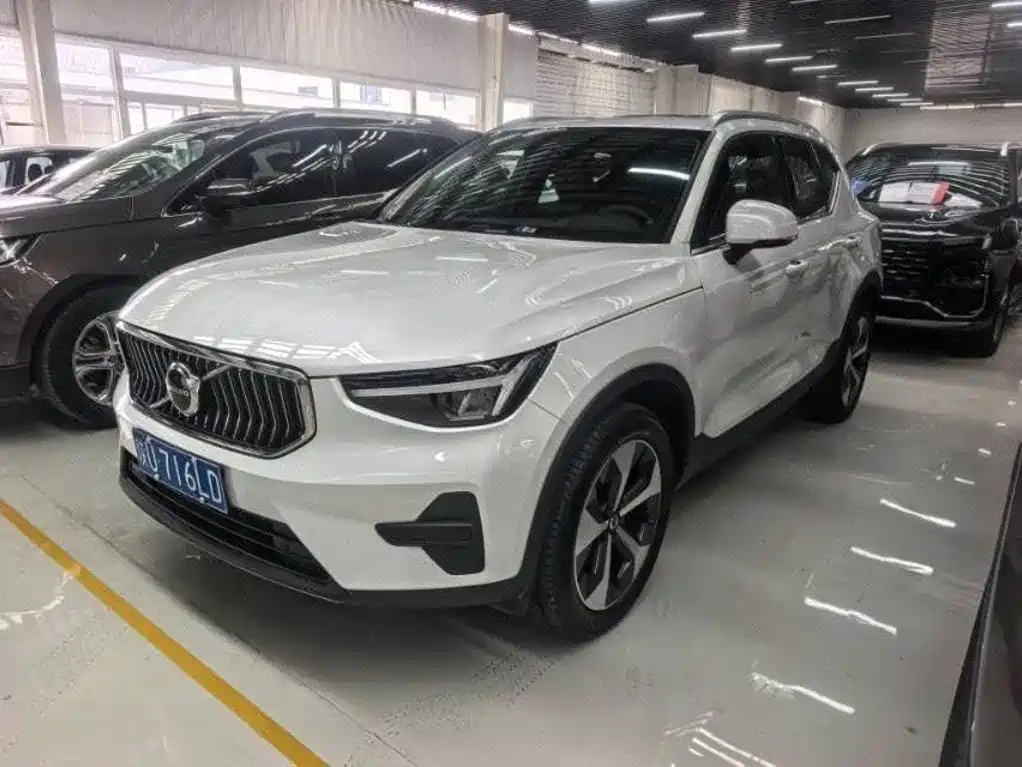 Volvo XC40 2025 2024 B4 AWD Smart Elite Luxury Edition