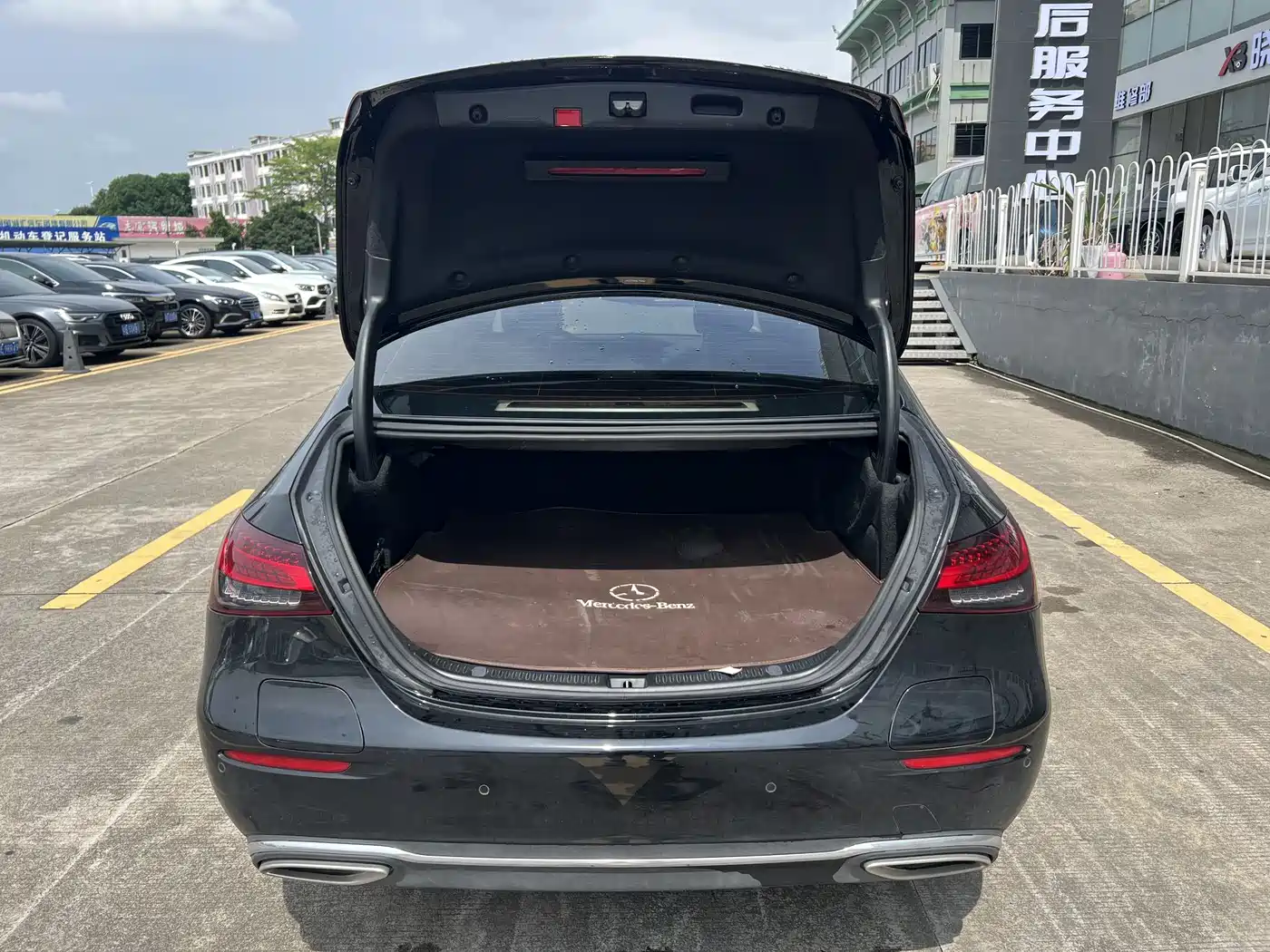 Mercedes-Benz E-Class New Energy 2022 Facelift E 350 e L Plug-in Hybrid Sedan фото 23