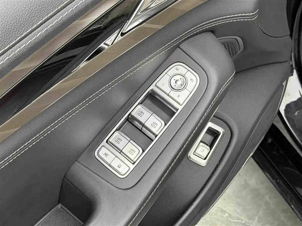 Hongqi H9 2020 2020 2.0T Smart Connection Qi Yue Edition