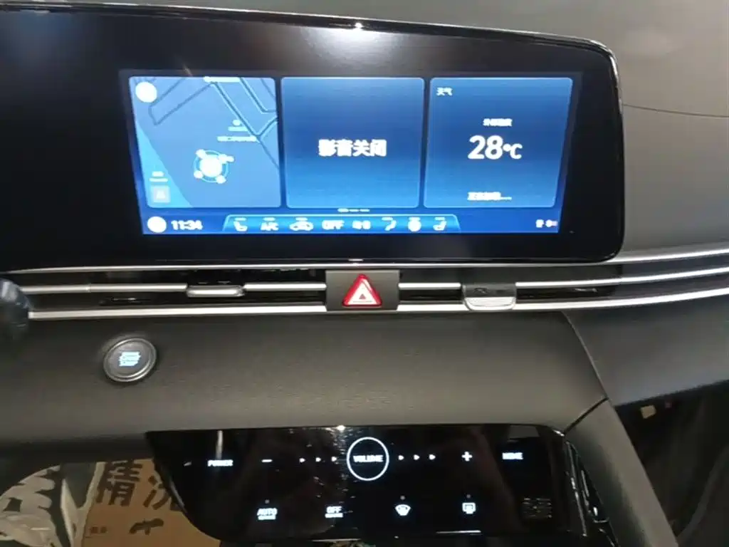 Hyundai Elantra 2021 1.5L CVT LUX Premium Edition фото 13