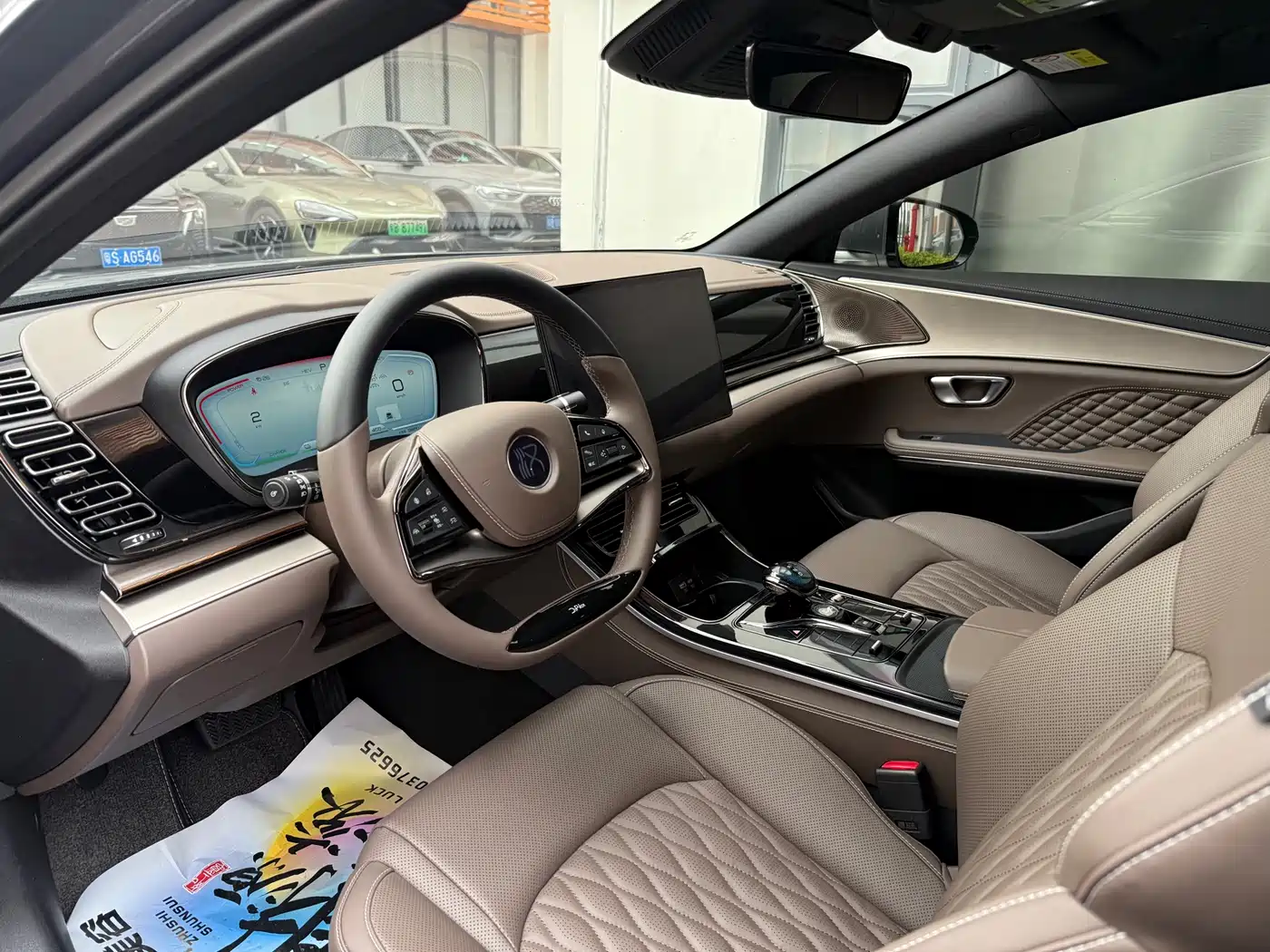 BYD Han 2022 DM-i 121KM Prestige фото 32