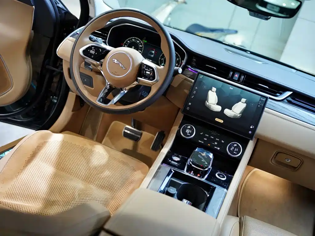 Jaguar XFL 2026 2025 2.0T P250 FWD Luxury Edition