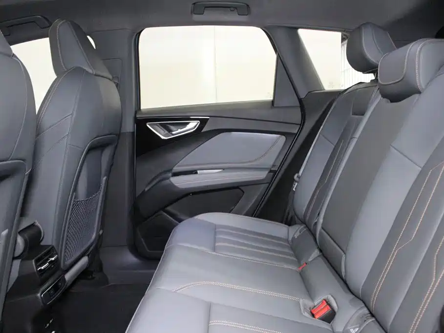 Audi Q4 e-tron 2025 2024 40 e-tron Pioneer Edition