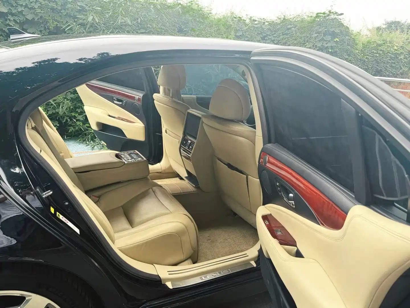 Фото 4 - Lexus LS