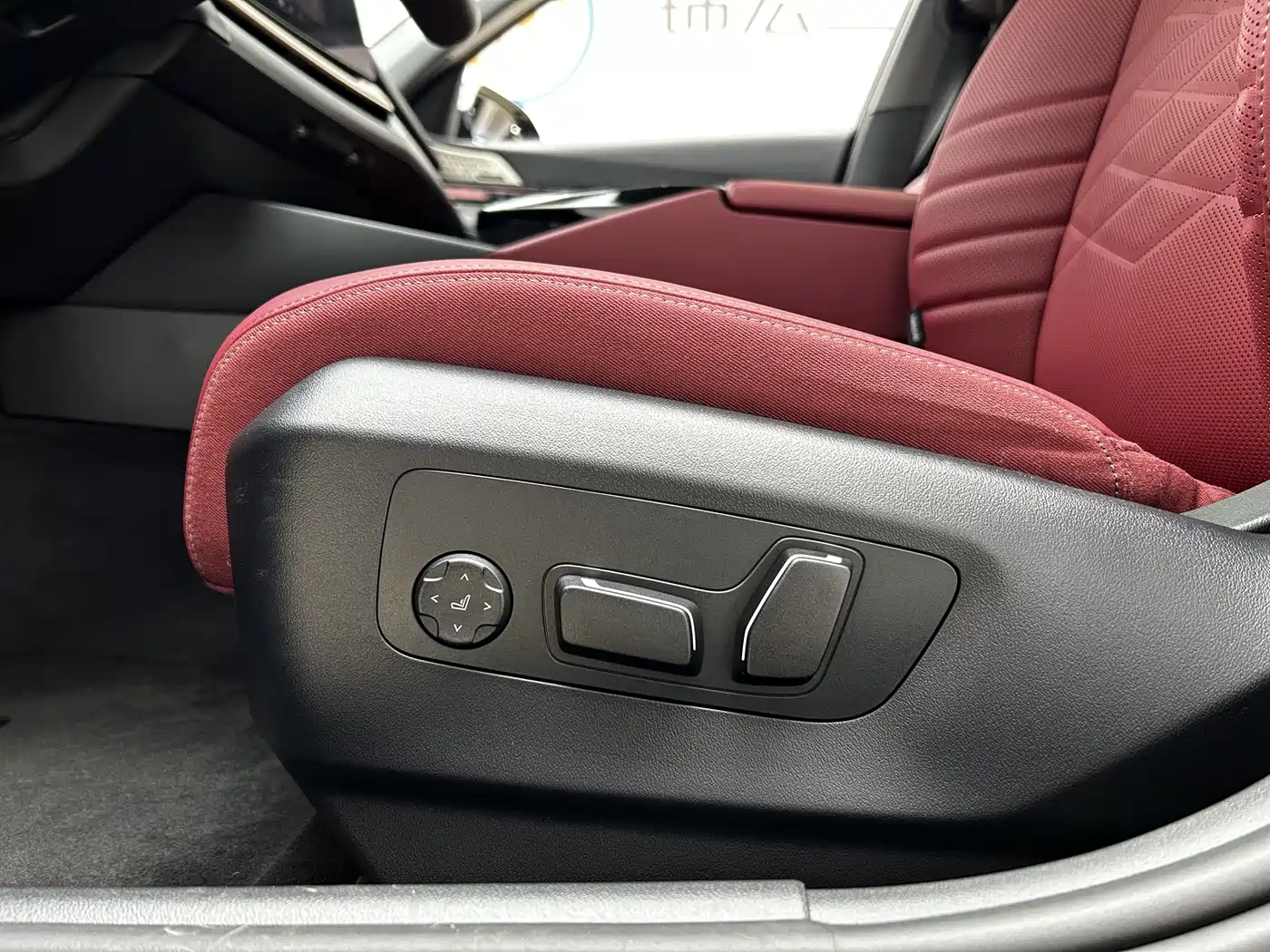 BMW 5 Series 2025 530Li Premium M Sport Package фото 6