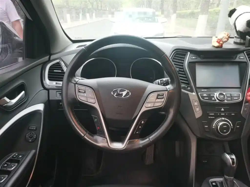 Hyundai Santa Fe 2013 Facelift 2.4L Automatic 4WD Smart фото 3