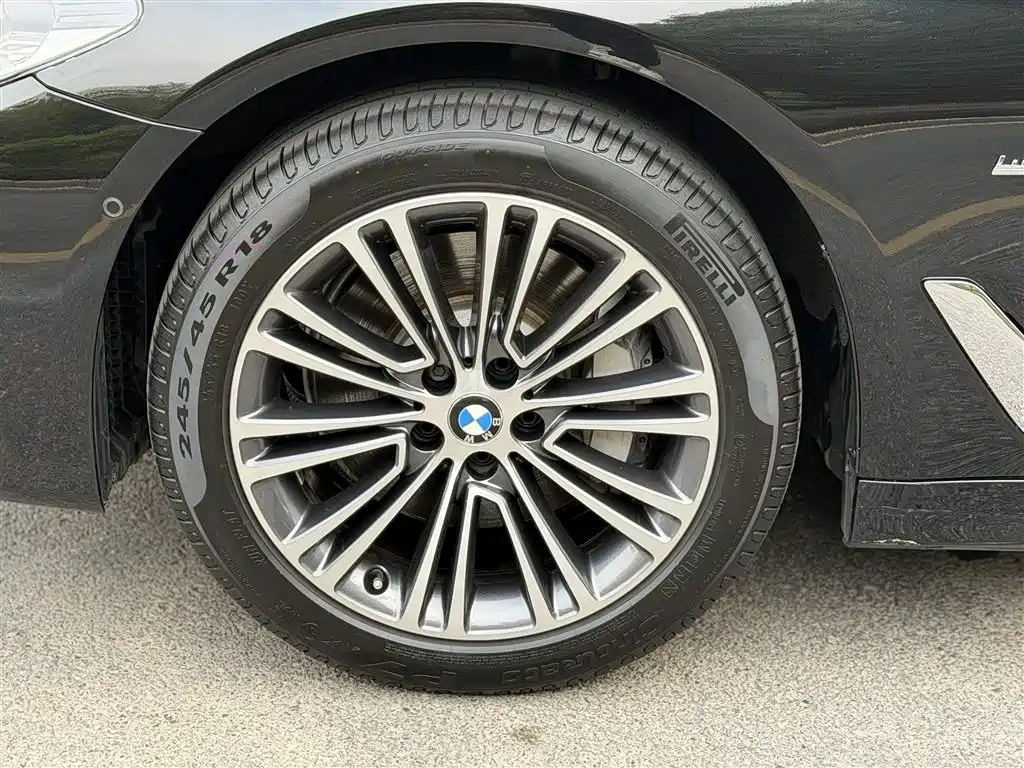 BMW 5 Series 2018 530Li Exclusive Luxury Package фото 15
