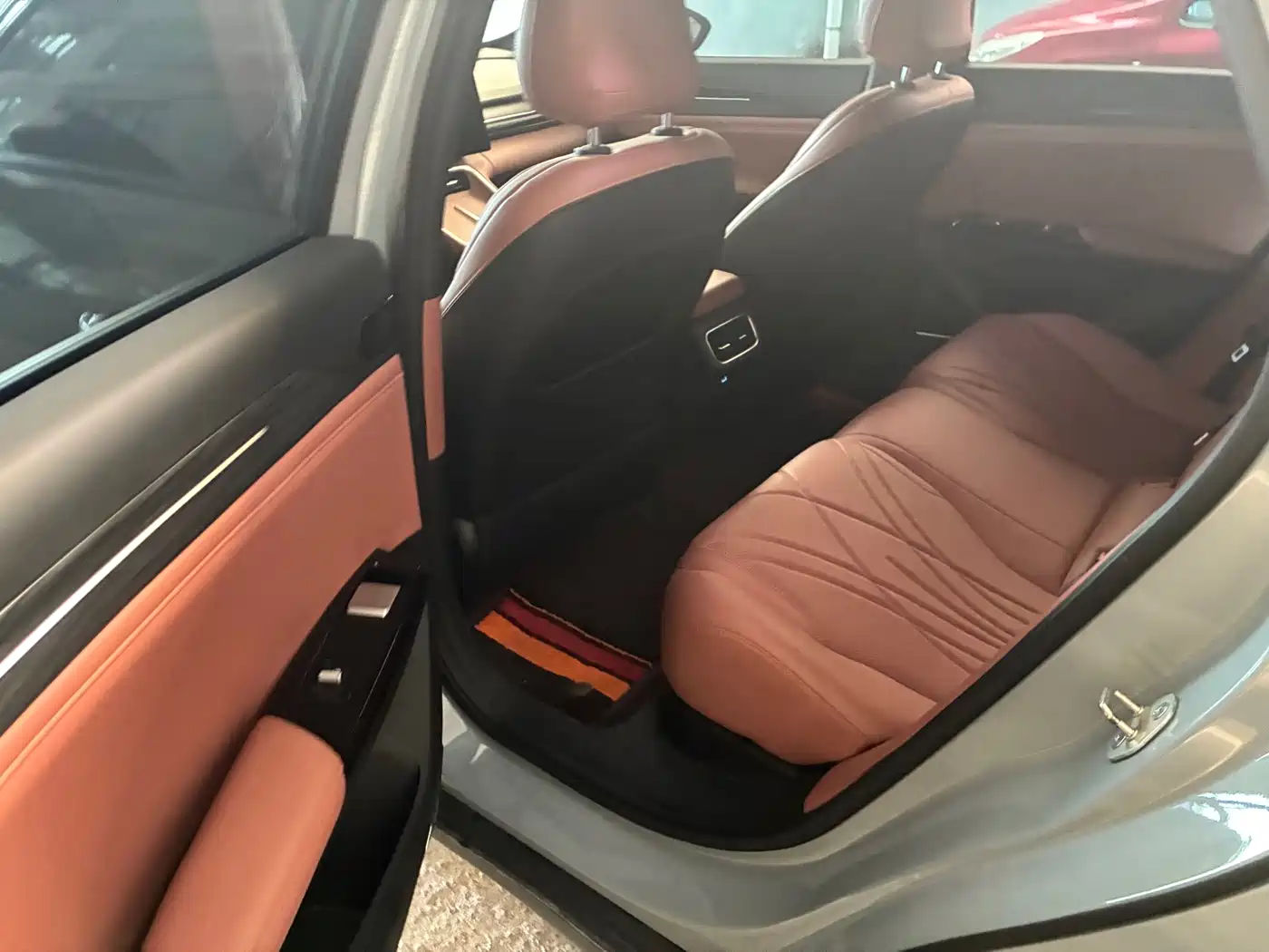Geely Galaxy Galaxy L6 2025 EM-i 140km Explorer+ Edition фото 9