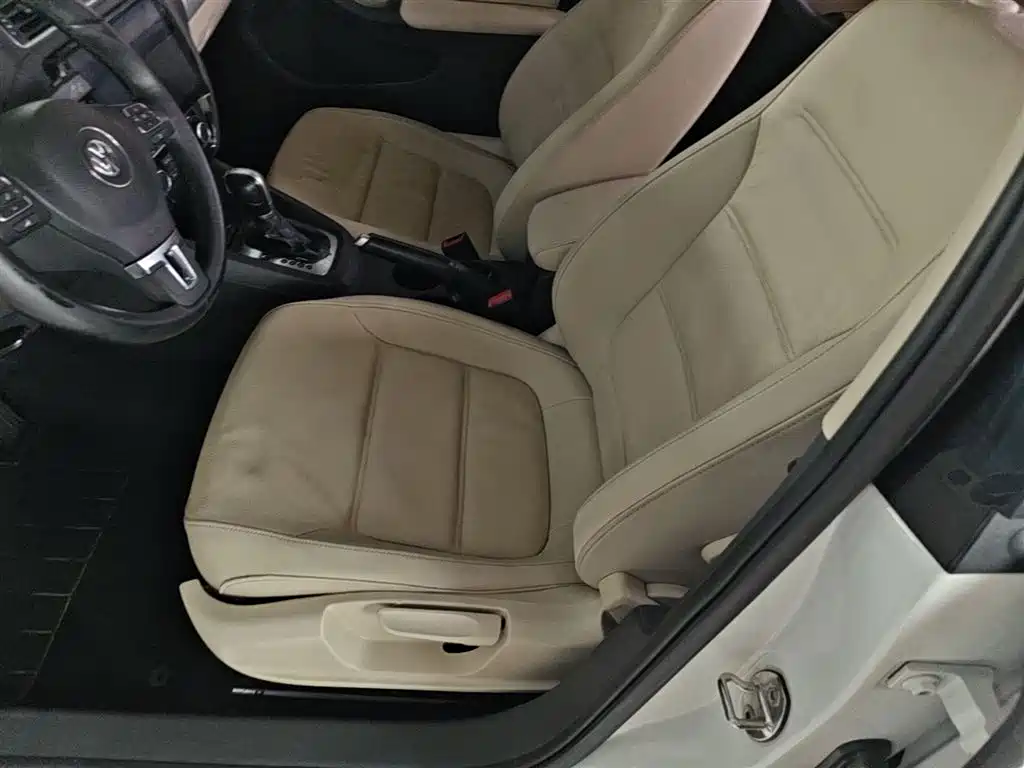 Volkswagen Sagitar 2014 1.4TSI Automatic Luxury фото 15