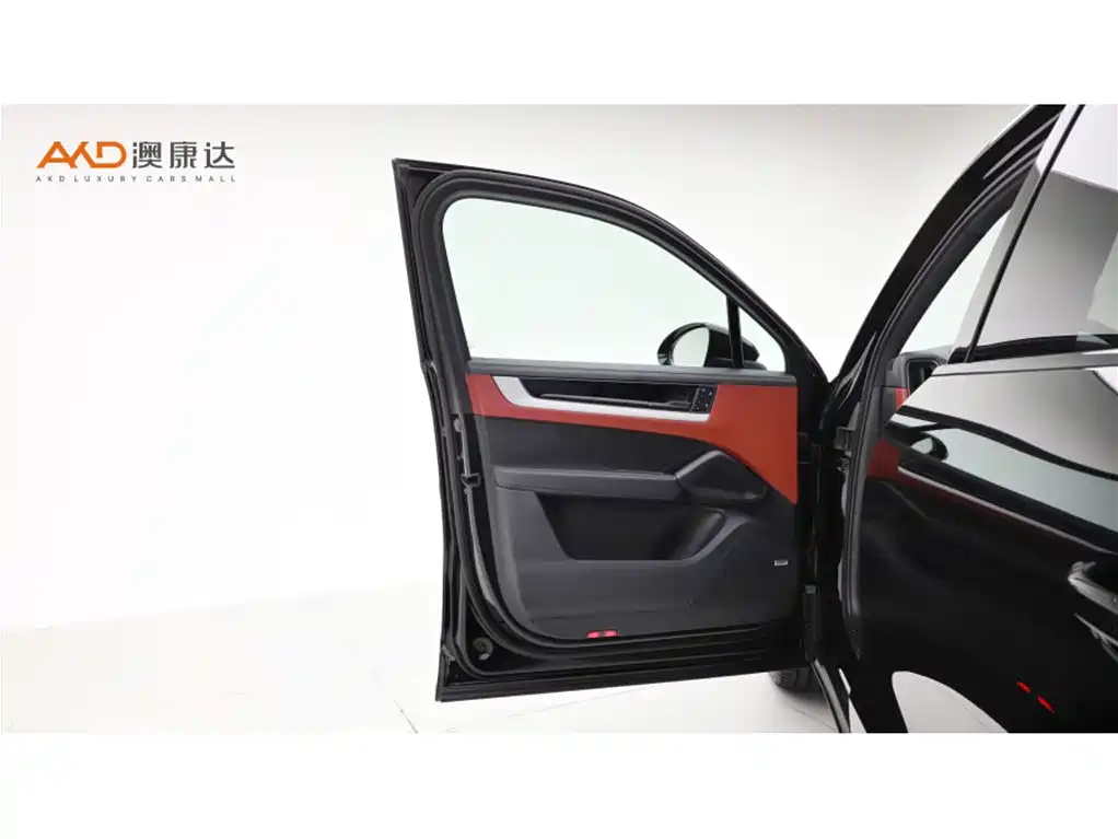 Photo 10 - Porsche Cayenne