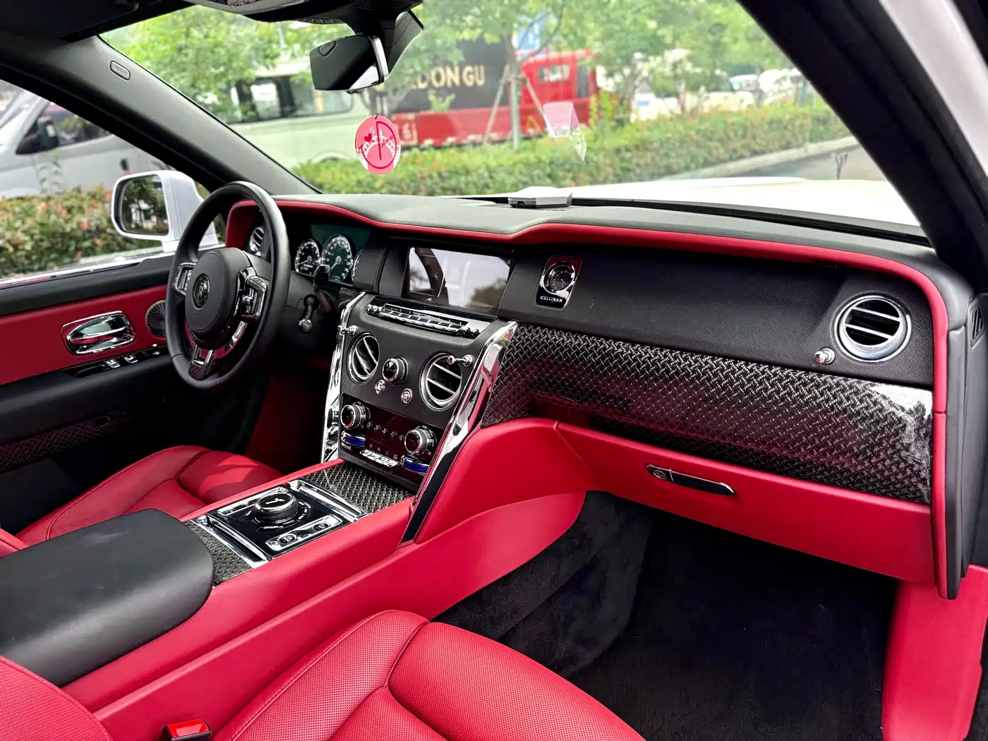 Rolls-Royce Cullinan 2018 4-Seater Version фото 6