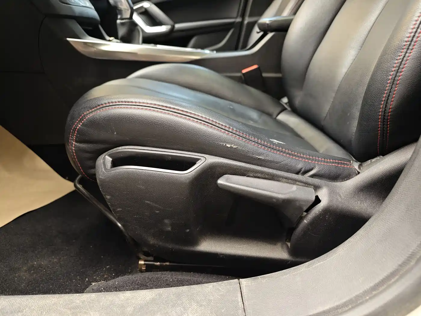 Peugeot 408 2015 Model 1.2T Automatic Luxury Edition фото 11