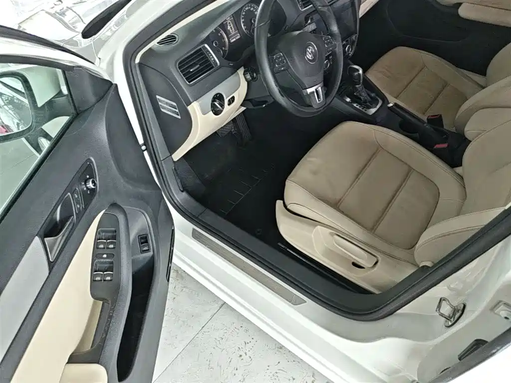 Volkswagen Sagitar 2014 1.4TSI Automatic Luxury фото 16