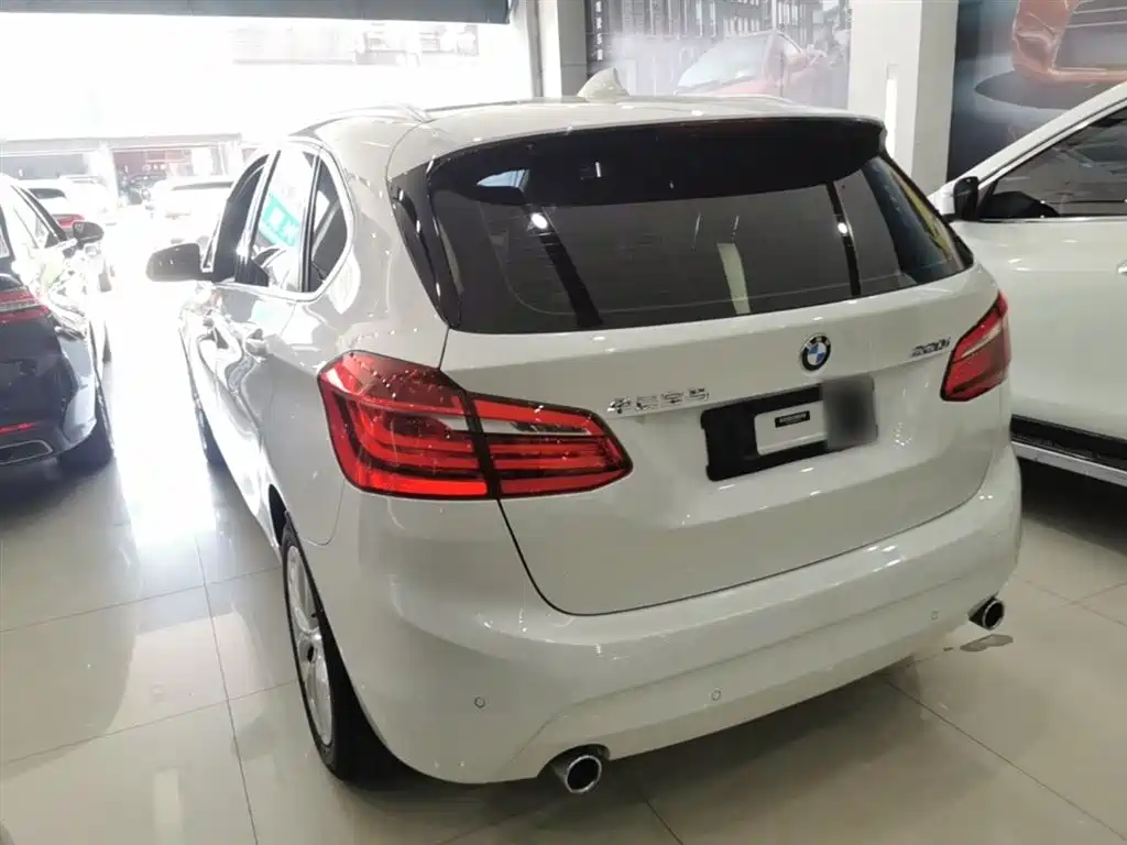 BMW 2 Series Touring 2016 220i Leading Model фото 5
