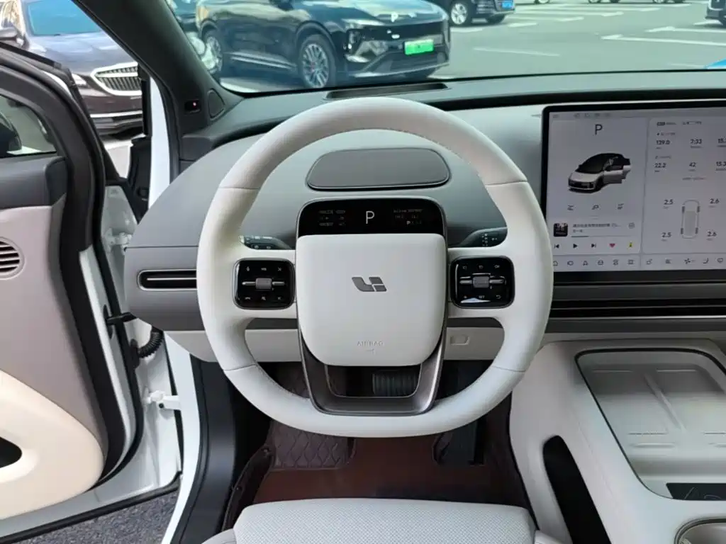 Li Auto i6 2026 2025 4WD Base Model