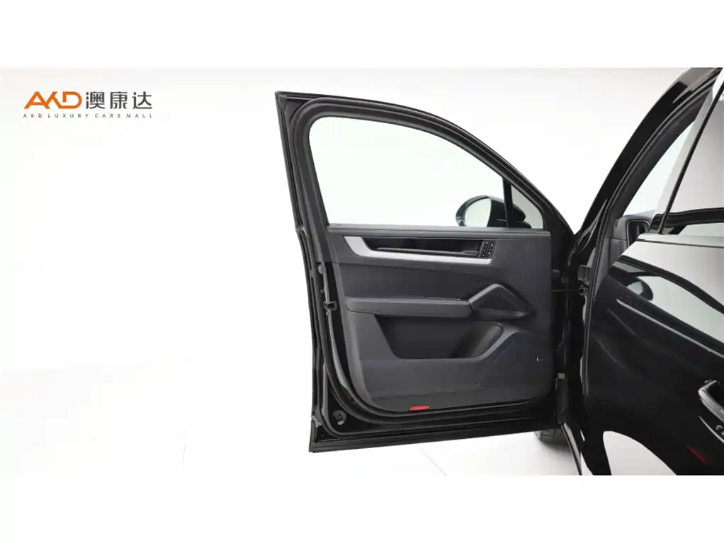Photo 10 - Porsche Cayenne