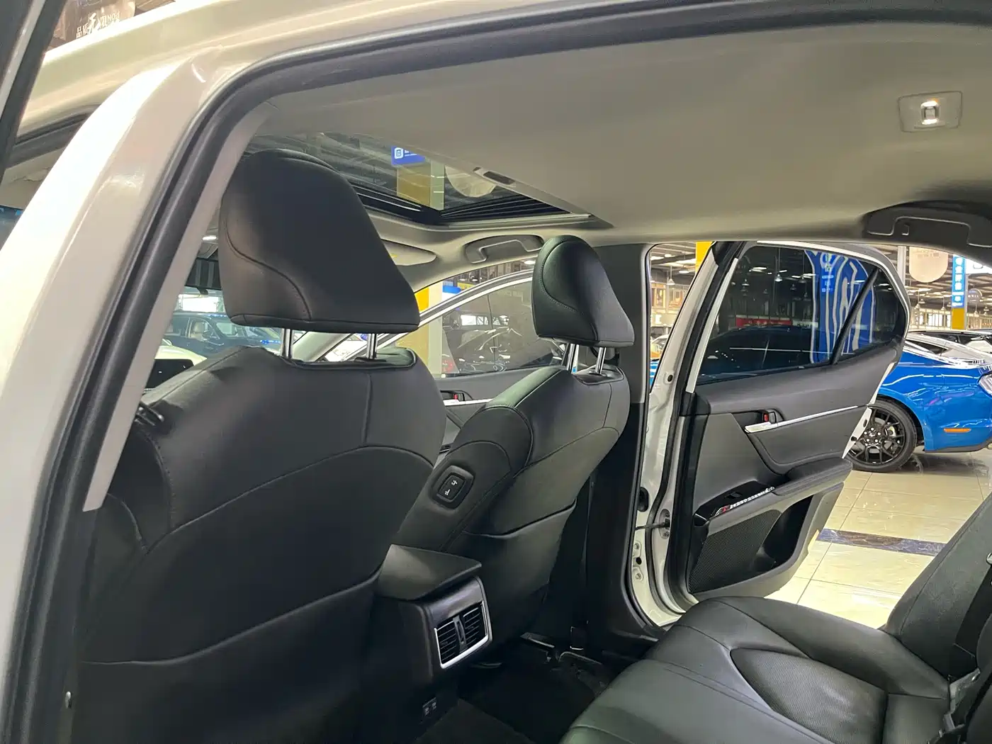 Toyota Camry 2021 2.0G Luxury Edition фото 12