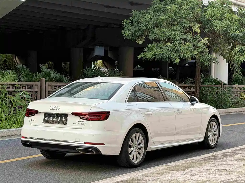 صورة 4 - Audi A4L