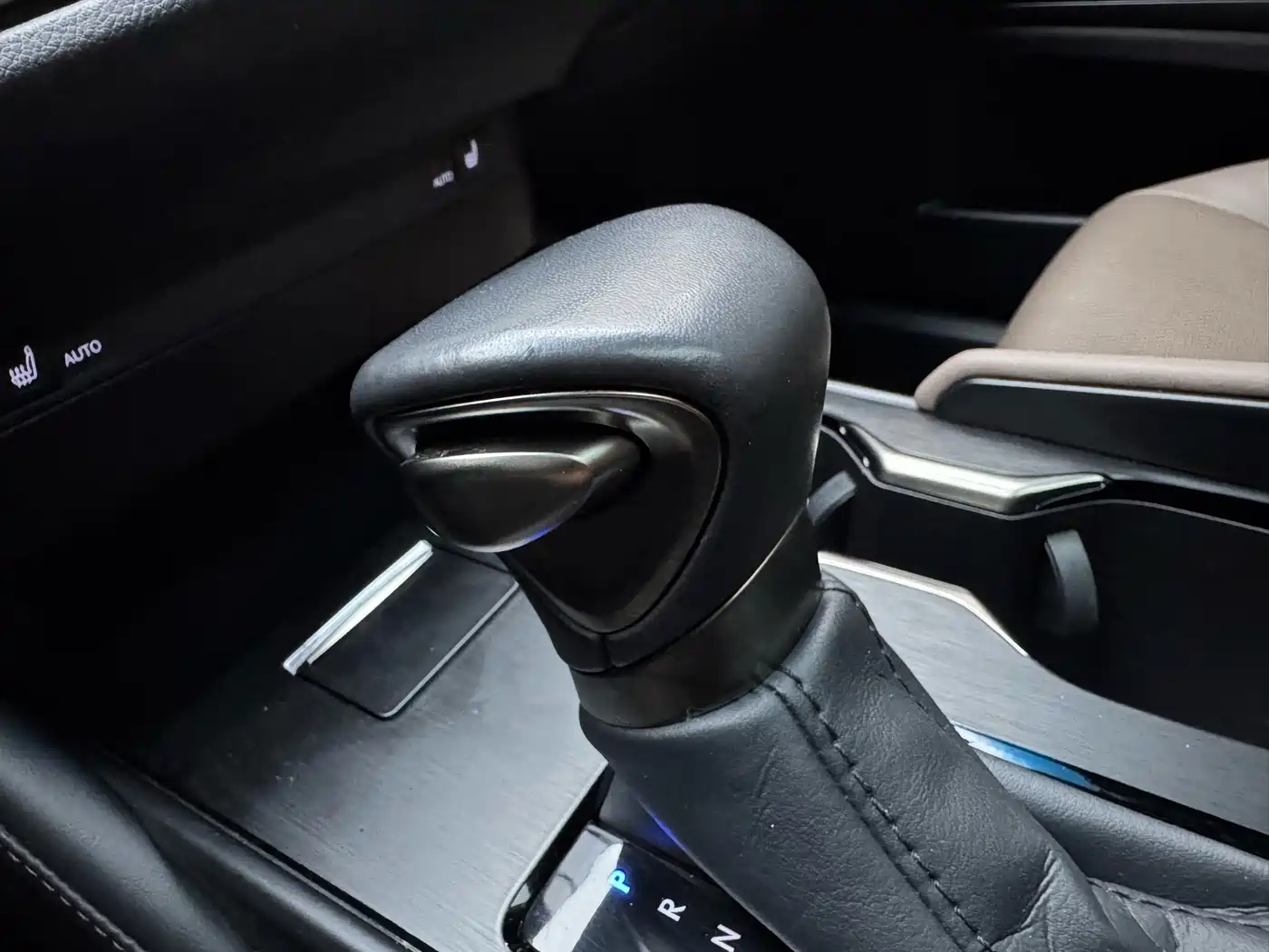 Lexus ES 2023 200 Excellence Edition фото 20