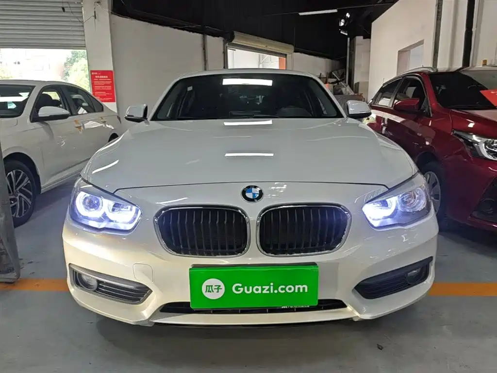 BMW 1 Series (Import) 2016 120i Leading Model фото 3
