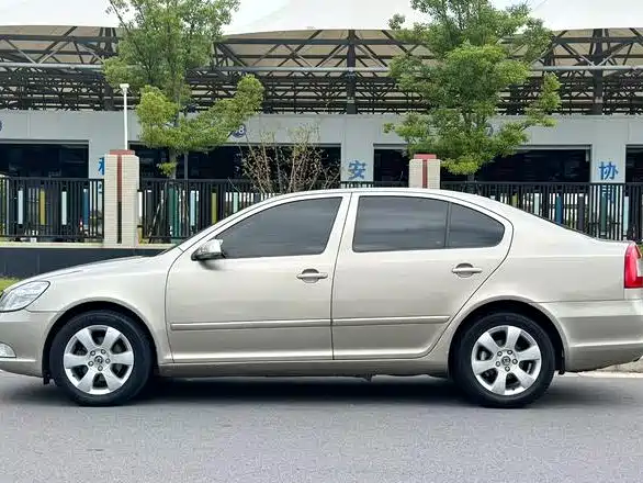 Škoda Octavia 2013 2.0L Automatic Elite Edition фото 7